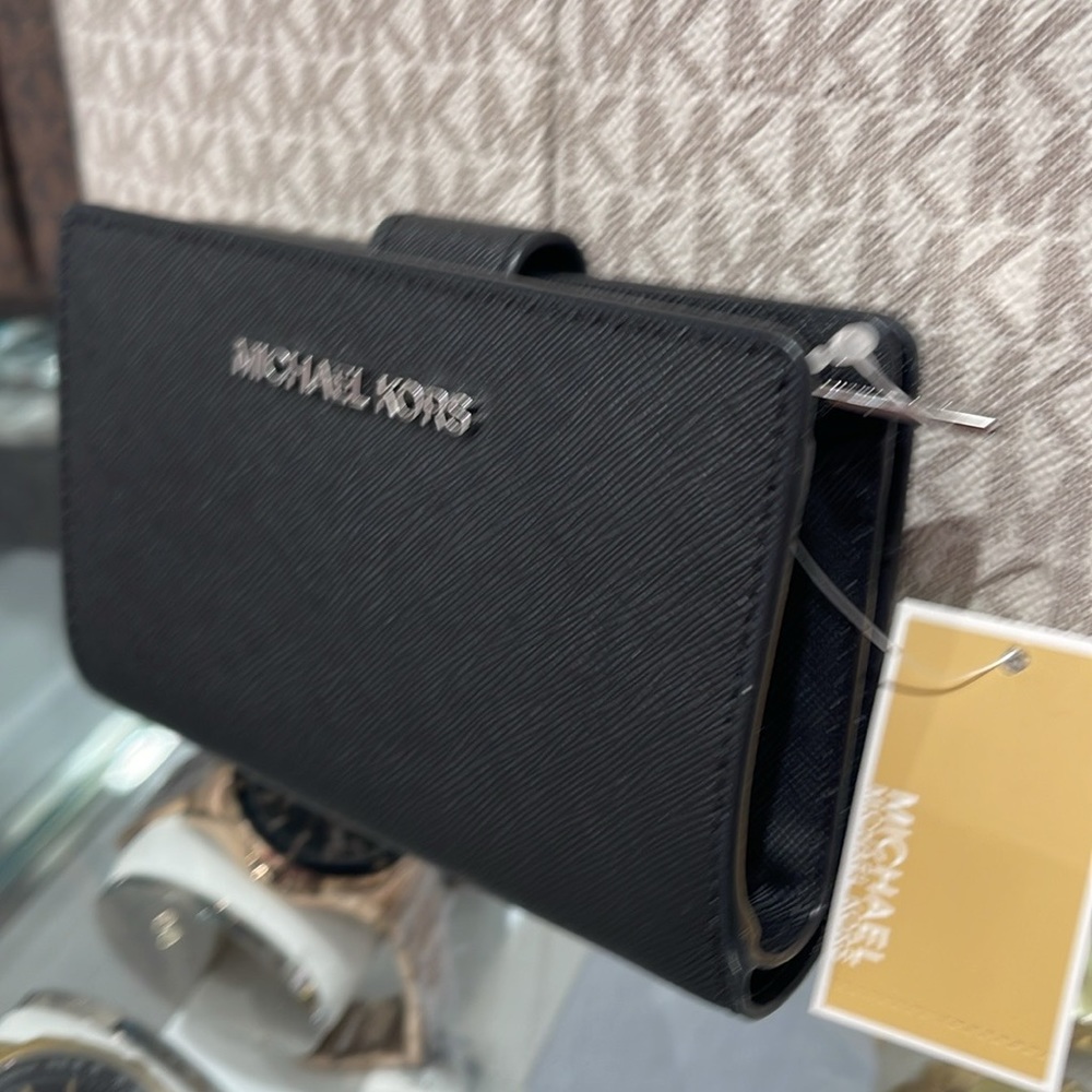 MICHAEL KORS
Medium Crossgrain Leather Wallet
Black 
NWT - Picture 13 of 16